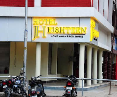 https://imgcld.yatra.com/ytimages/image/upload/t_hotel_yatra_city_desktop/v1434097707/Domestic Hotels/Hotels_Chandigarh/Hotel JH E18hteen/Overview.jpg